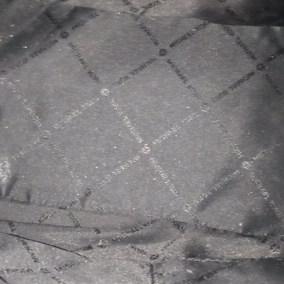 Black Michael Kors HandBag - Picture 7 of 8